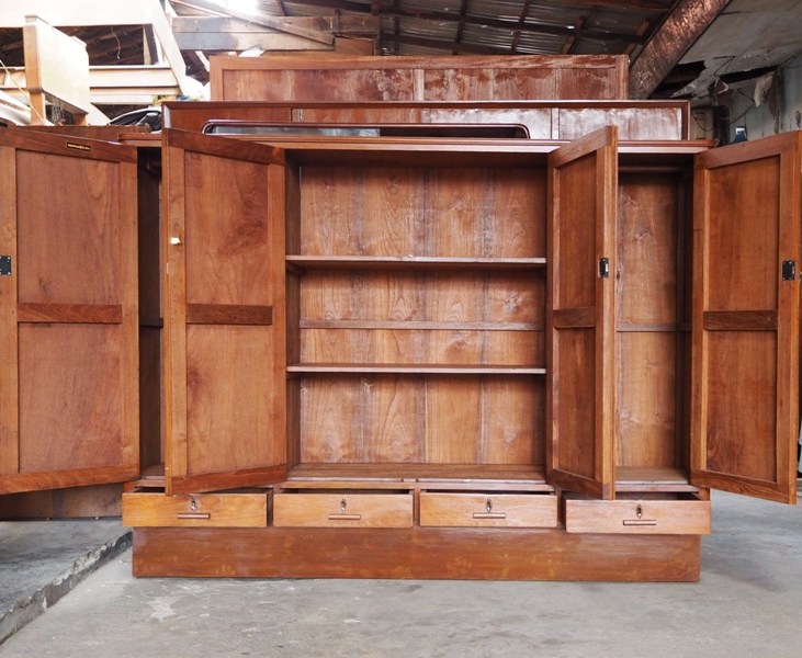 Lemari pakain jati 4 pintu dengan bahan kayu jati kualitas 